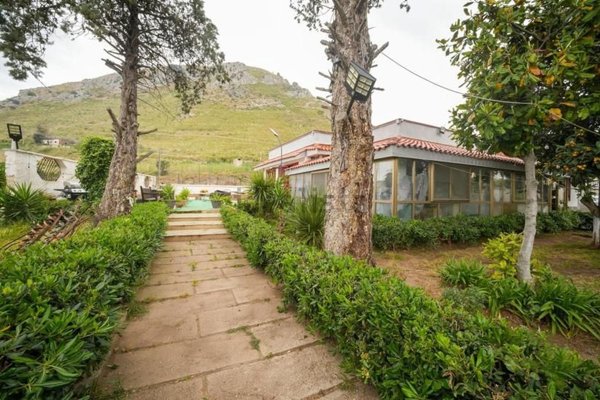 casa indipendente in vendita a Mondragone