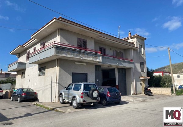 locale commerciale in vendita a Mondragone