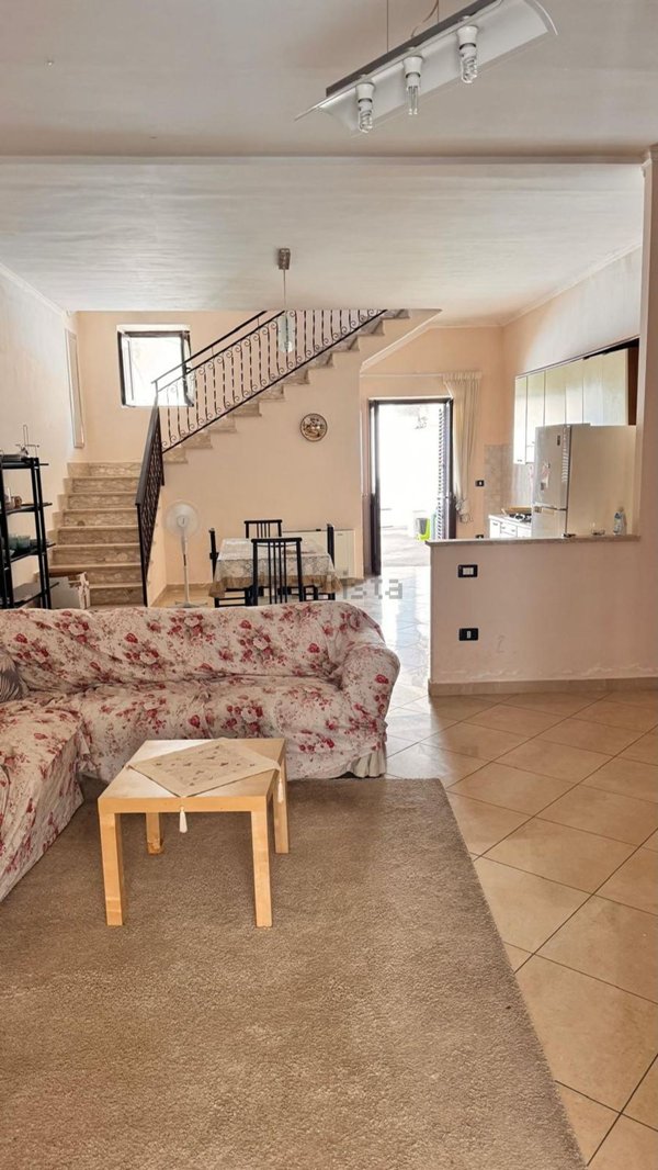 casa indipendente in vendita a Mondragone
