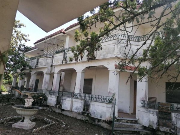 intera palazzina in vendita a Mondragone in zona Pescopagano