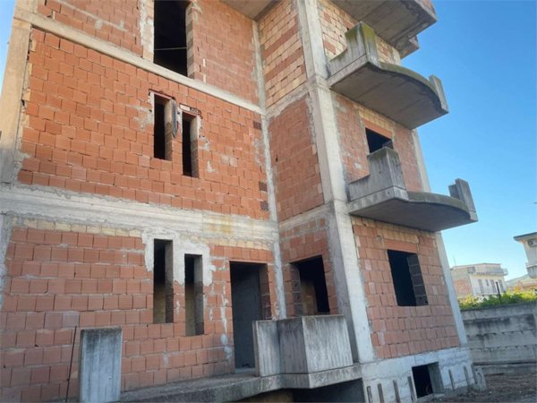 casa indipendente in vendita a Mondragone