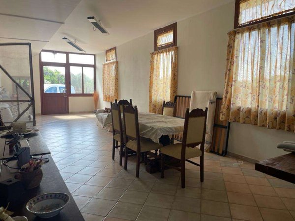 casa indipendente in vendita a Mondragone
