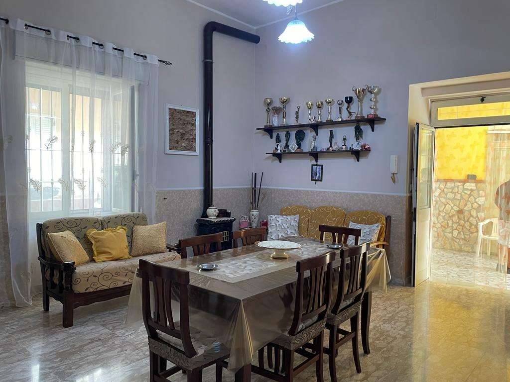 intera palazzina in vendita a Mondragone