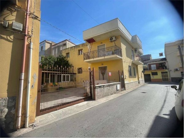 intera palazzina in vendita a Mondragone