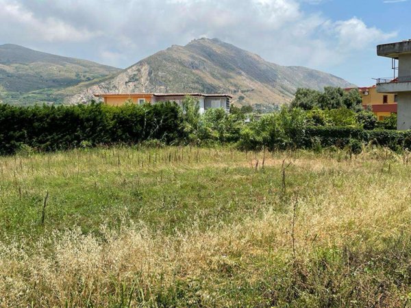terreno in vendita a Mondragone