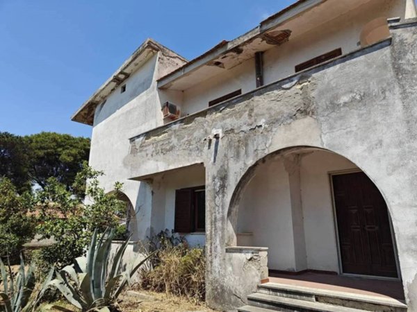 casa indipendente in vendita a Mondragone