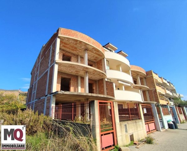 casa indipendente in vendita a Mondragone