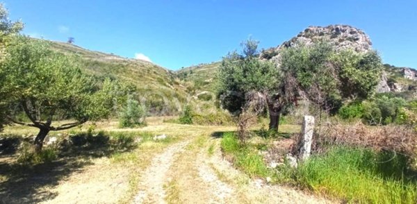 terreno in vendita a Mondragone