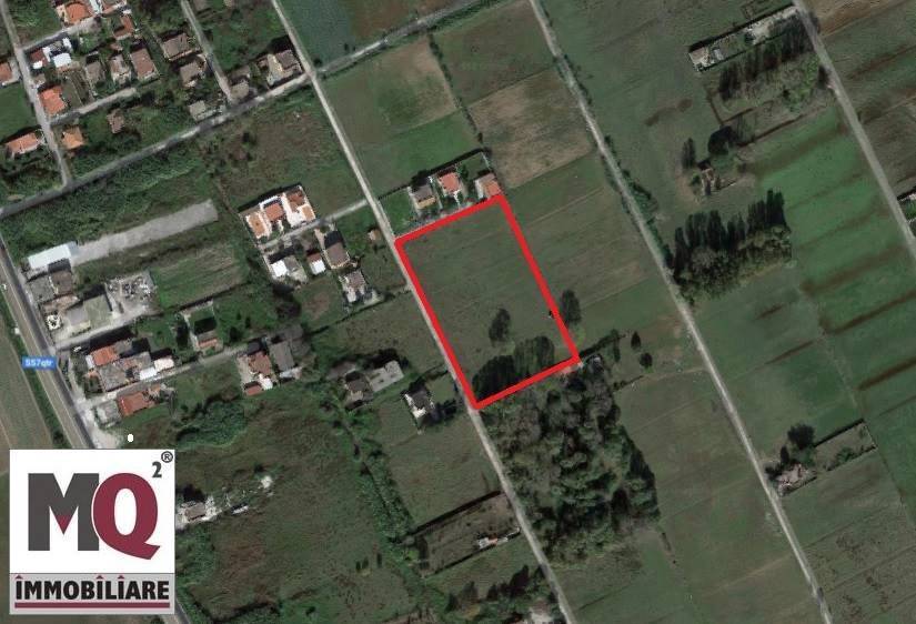 terreno in vendita a Mondragone