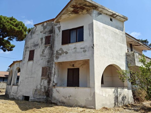 casa indipendente in vendita a Mondragone