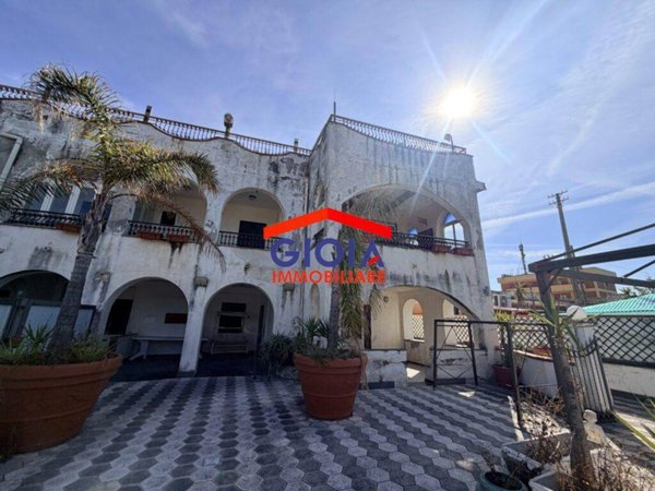 intera palazzina in vendita a Mondragone