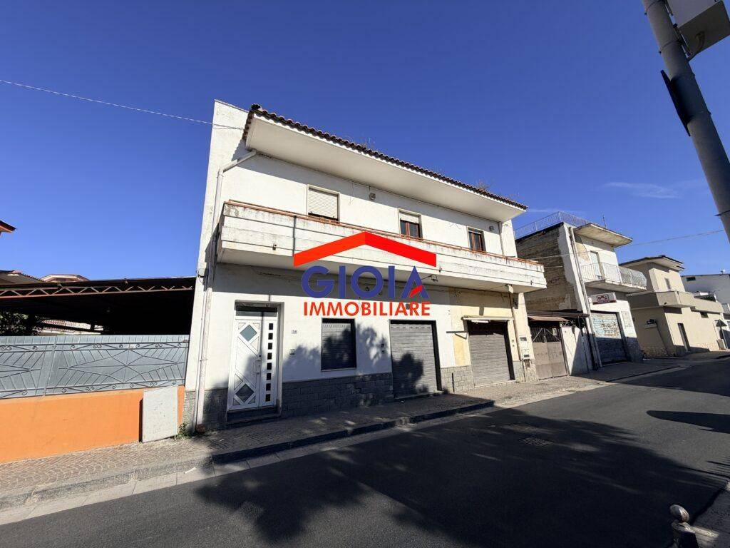 intera palazzina in vendita a Mondragone