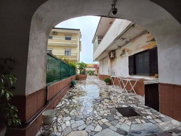 casa indipendente in vendita a Mondragone