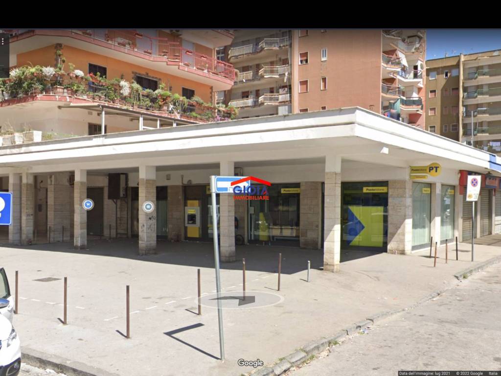 locale commerciale in vendita a Mondragone