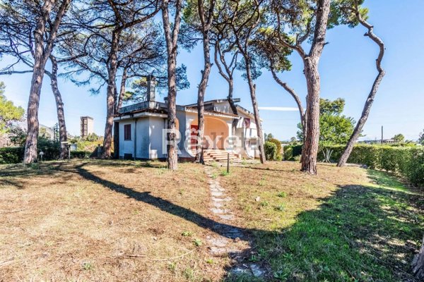 casa indipendente in vendita a Mondragone in zona Pescopagano
