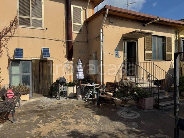 casa indipendente in vendita a Mondragone