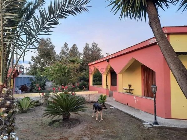 casa indipendente in vendita a Mondragone