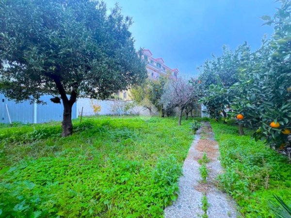 intera palazzina in vendita ad Orta di Atella