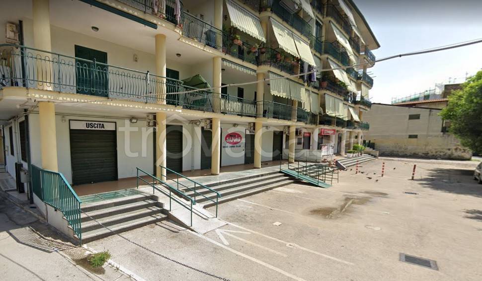 negozio in vendita ad Orta di Atella
