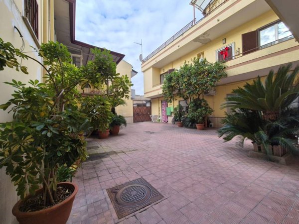 intera palazzina in vendita ad Orta di Atella