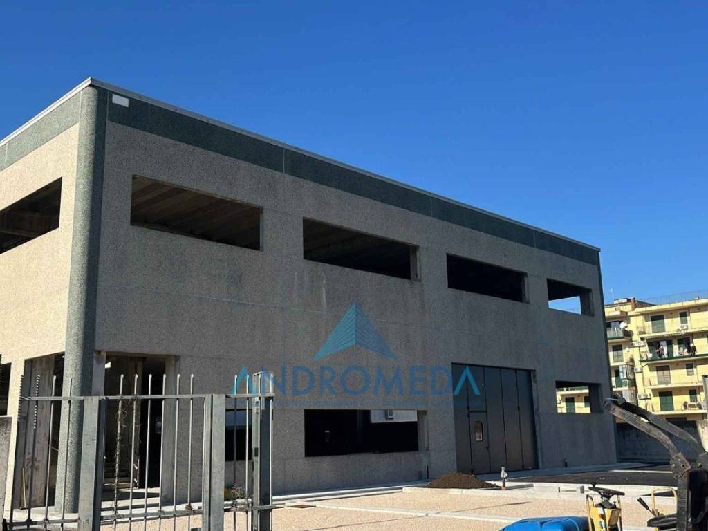 locale commerciale in vendita ad Orta di Atella