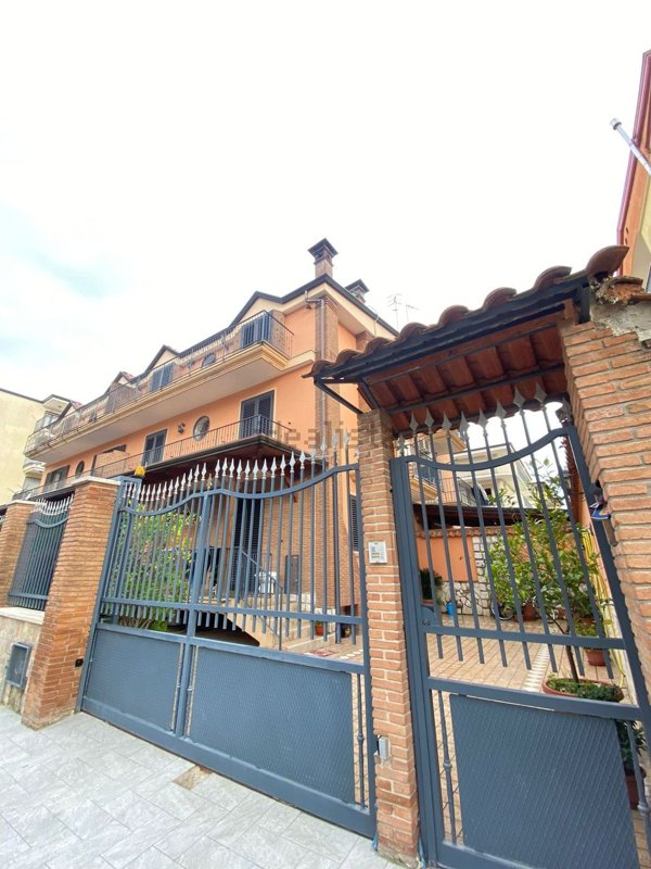 casa indipendente in vendita ad Orta di Atella
