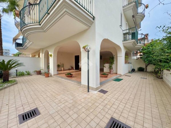casa indipendente in vendita ad Orta di Atella in zona Casapuzzano