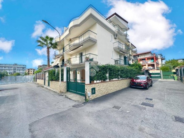 casa indipendente in vendita ad Orta di Atella in zona Casapuzzano