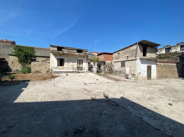 casa indipendente in vendita ad Orta di Atella in zona Casapuzzano