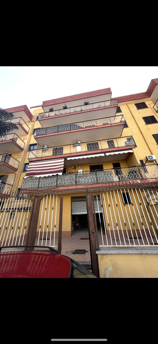 locale commerciale in vendita ad Orta di Atella