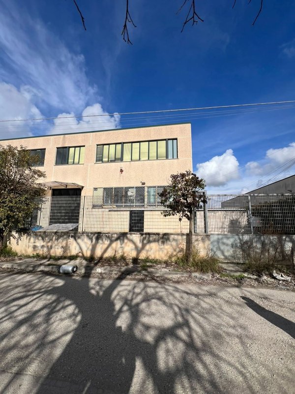 capannone in vendita ad Orta di Atella