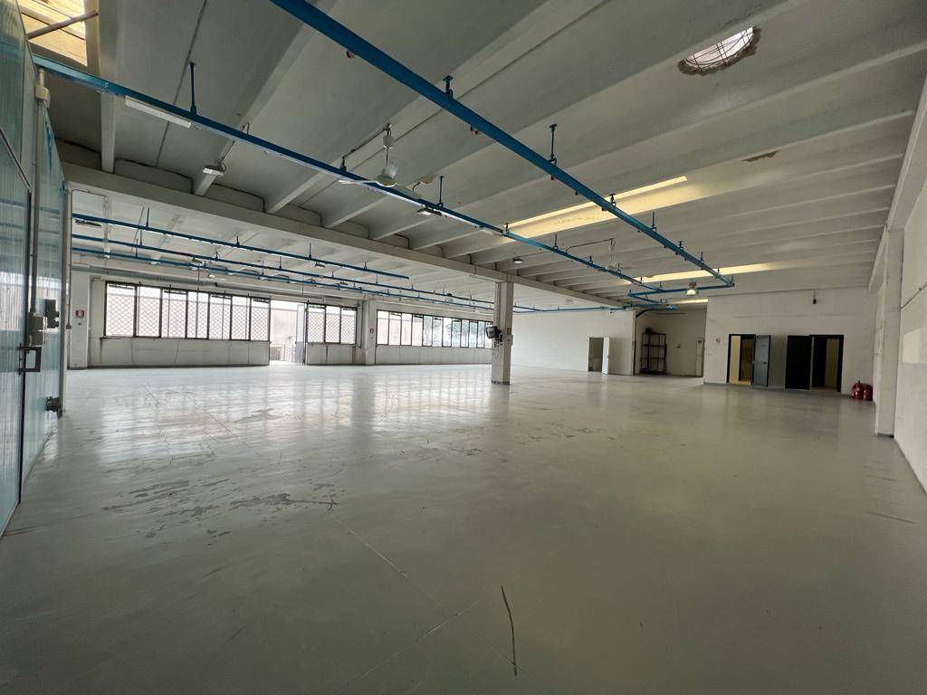 locale commerciale in vendita ad Orta di Atella