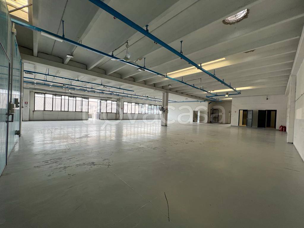 locale commerciale in vendita ad Orta di Atella