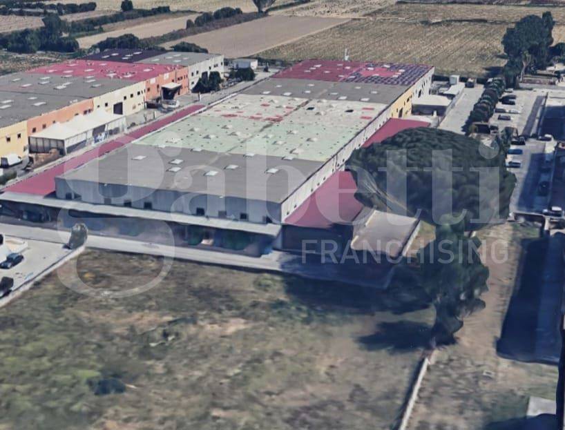 locale commerciale in vendita ad Orta di Atella