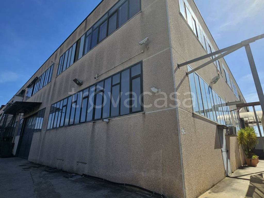 capannone in vendita ad Orta di Atella