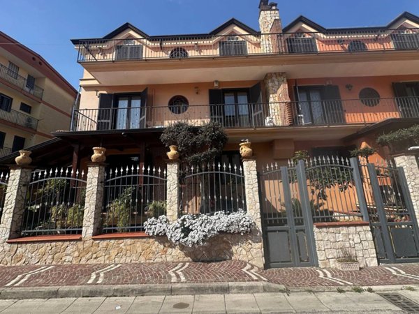 casa indipendente in vendita ad Orta di Atella