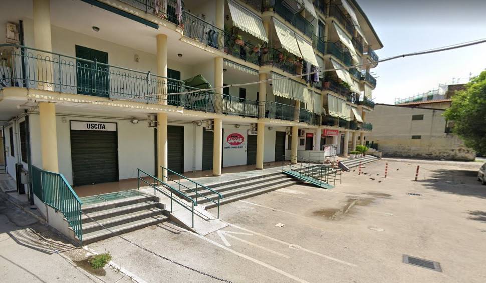negozio in vendita ad Orta di Atella