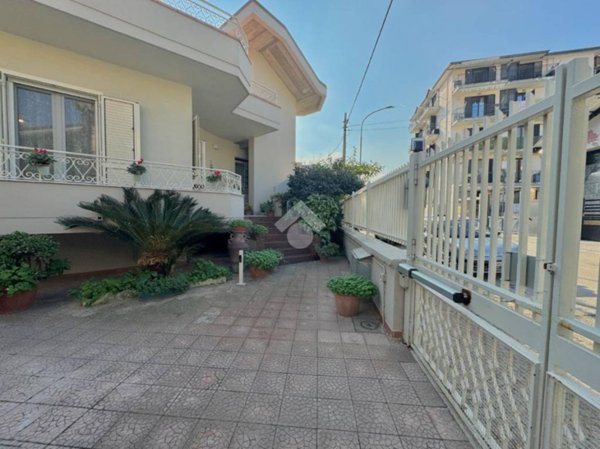 casa indipendente in vendita ad Orta di Atella in zona Casapuzzano