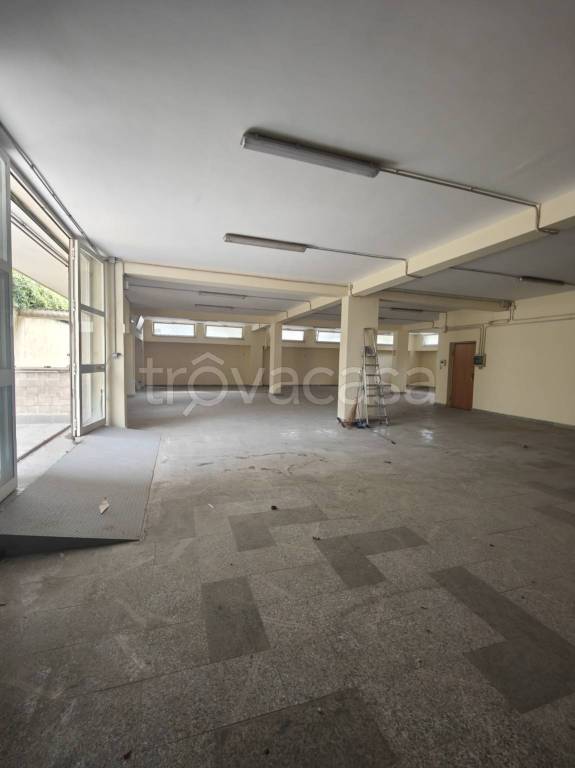 locale commerciale in vendita ad Orta di Atella