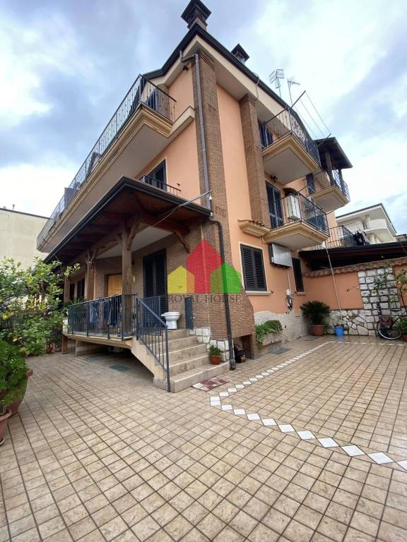 casa indipendente in vendita ad Orta di Atella in zona Casapuzzano