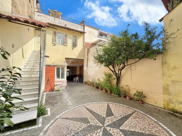 intera palazzina in vendita ad Orta di Atella