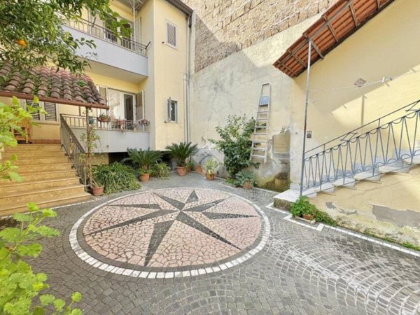 intera palazzina in vendita ad Orta di Atella