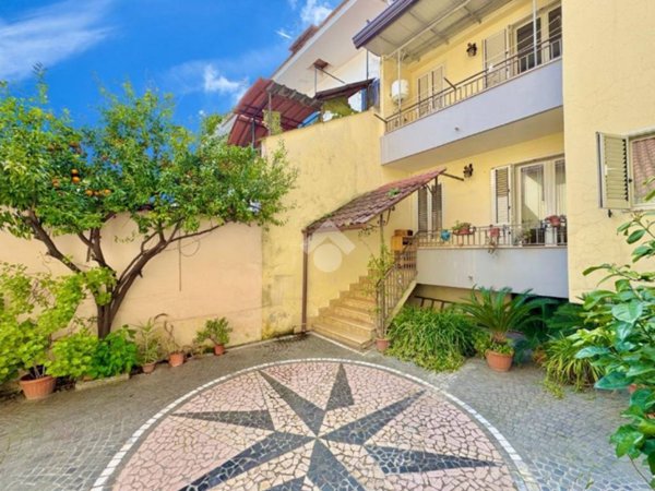 intera palazzina in vendita ad Orta di Atella
