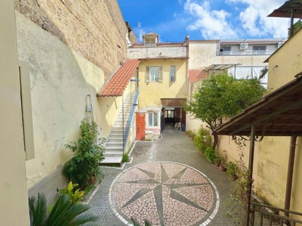 intera palazzina in vendita ad Orta di Atella