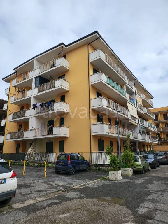 appartamento in vendita ad Orta di Atella in zona Casapuzzano
