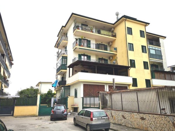 locale commerciale in vendita ad Orta di Atella in zona Casapuzzano