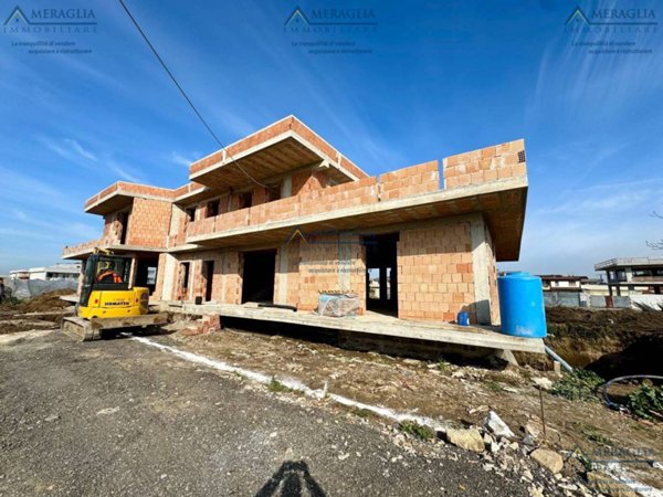 casa indipendente in vendita a Parete