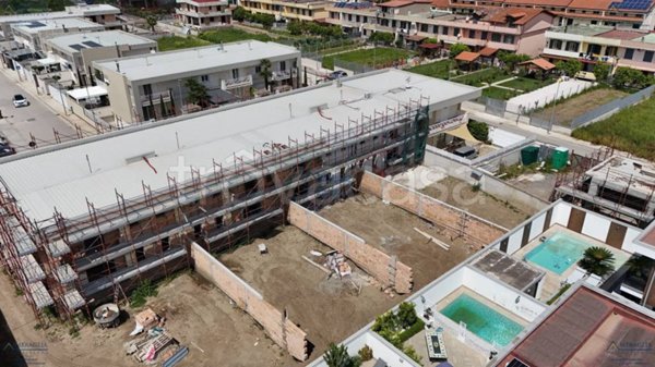 casa indipendente in vendita a Parete