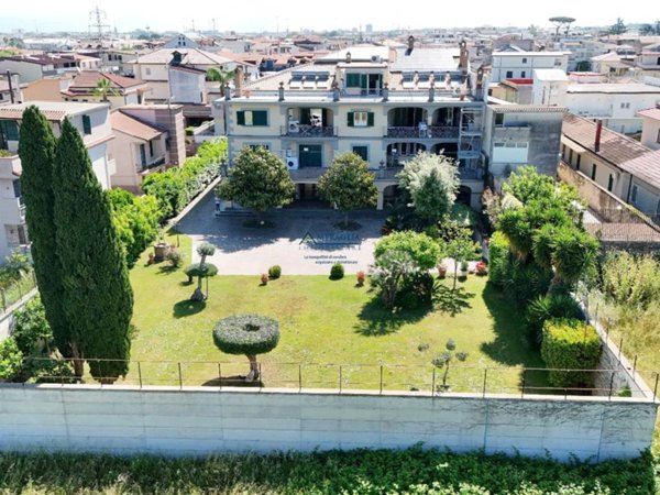 intera palazzina in vendita a Parete