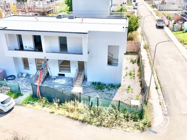 casa indipendente in vendita a Parete